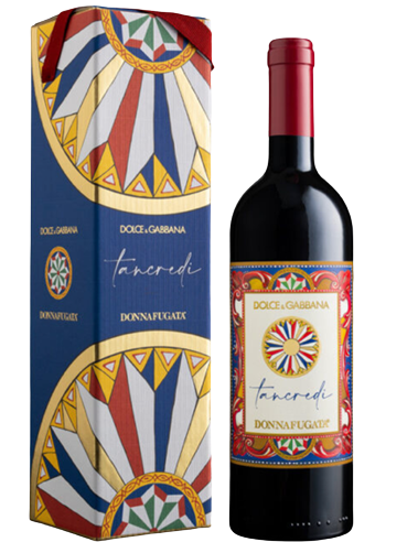 Doté d'une intense robe couleur rubis, Tancredi 2018 associe des notes fruitées, de prune et de myrtille, avec de délicates notes épicées de réglisse et de tabac doux. Il déploie au palais toute sa personnalité enveloppante et généreuse, avec des tannins parfaitement intégrés pour finir sur une persistance à la fois longue et élégante.